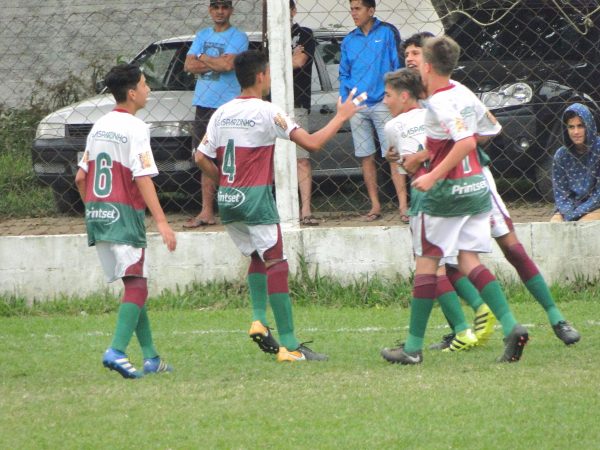 Blumenau goleia na estreia do sub15 Blumenau Esporte Clube